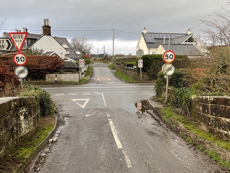 Crossing the Edinburgh Road to reach Amisfield