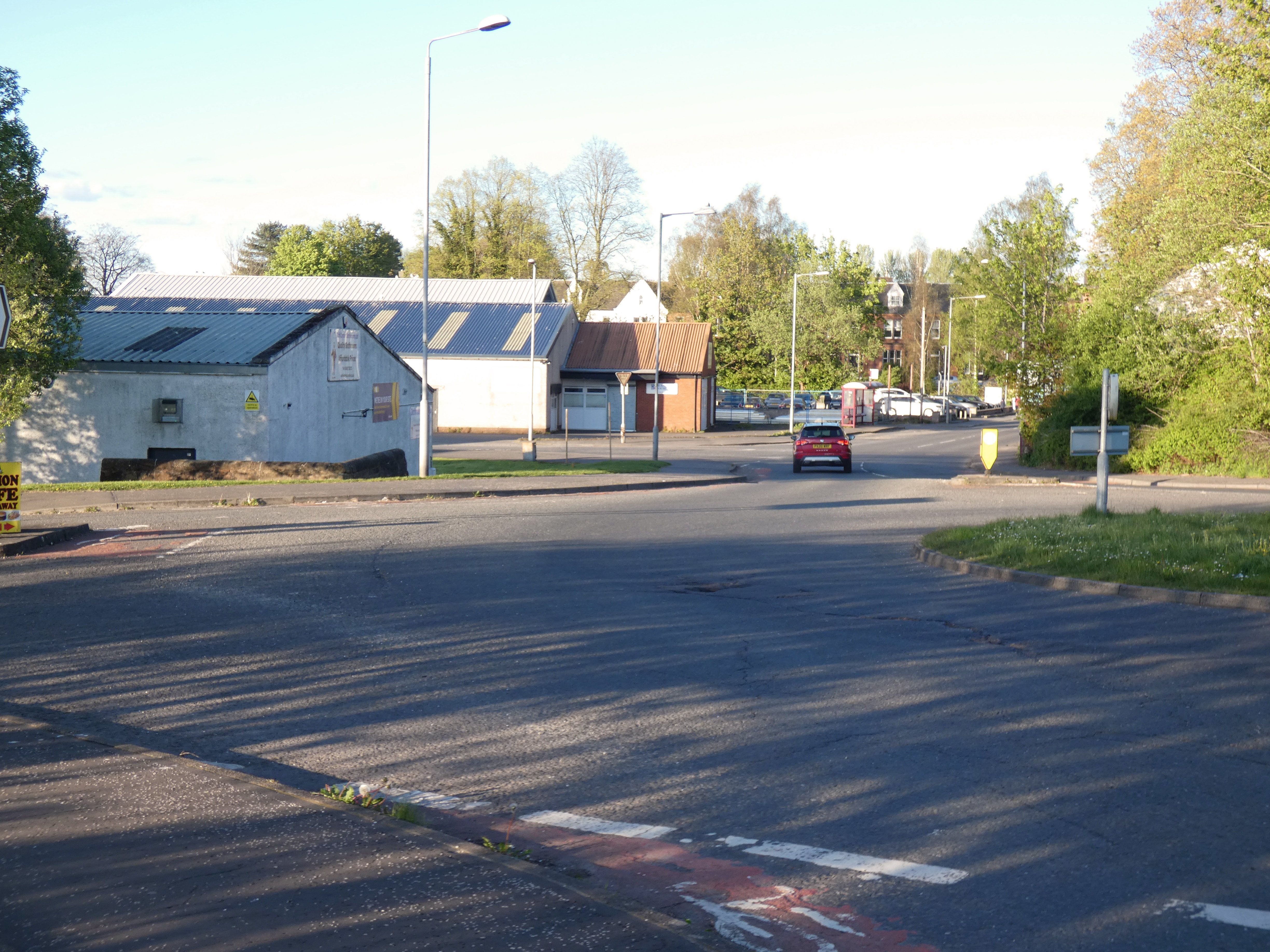 Dangerous cycle lanes on the roundabout carriageway
