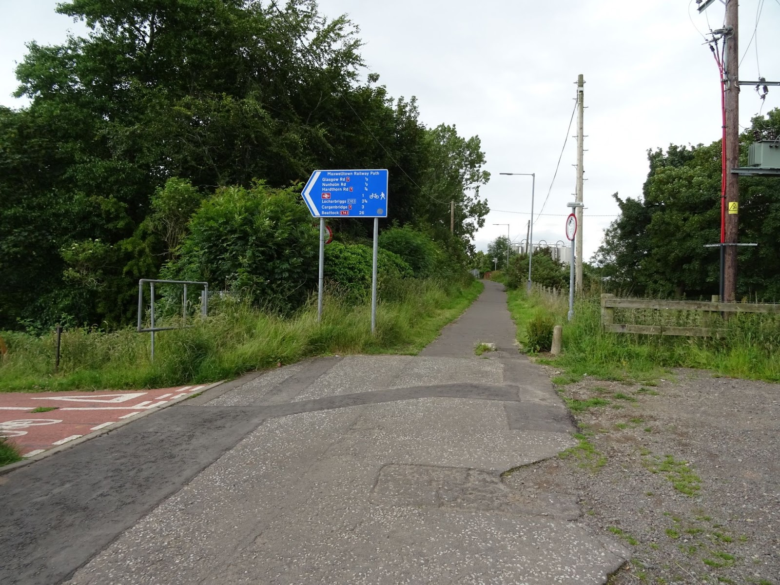 footpath crossing over the Maxwelltown Path