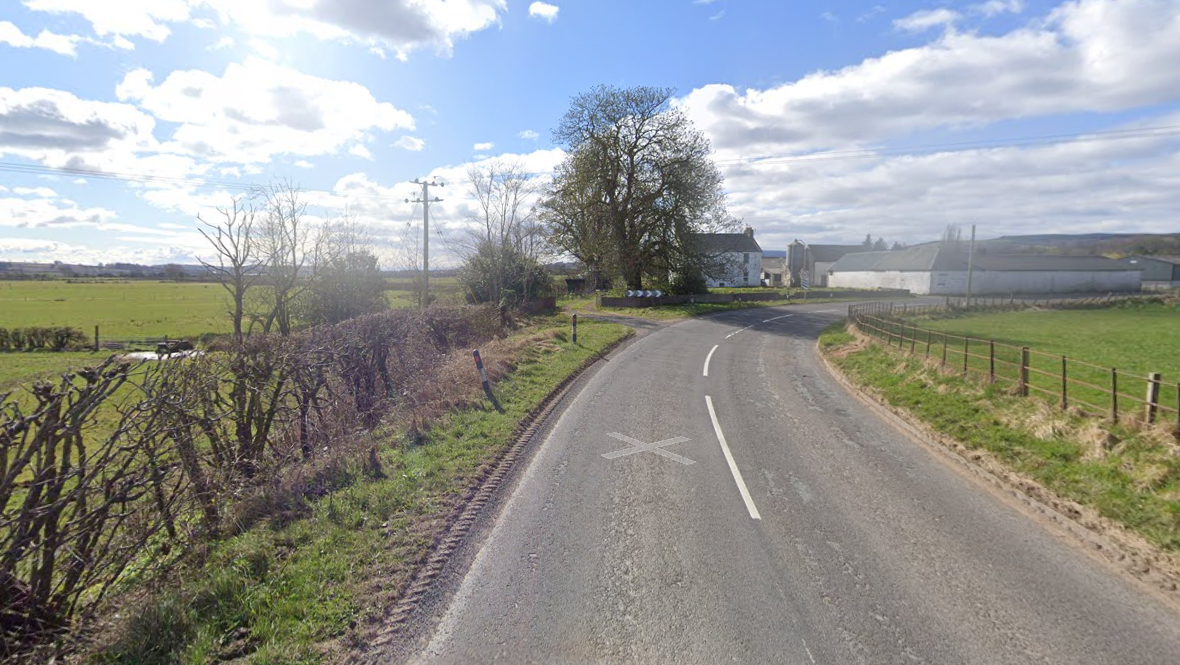 New Abbey Road approaching Islesteps with a sharp right hand bend
