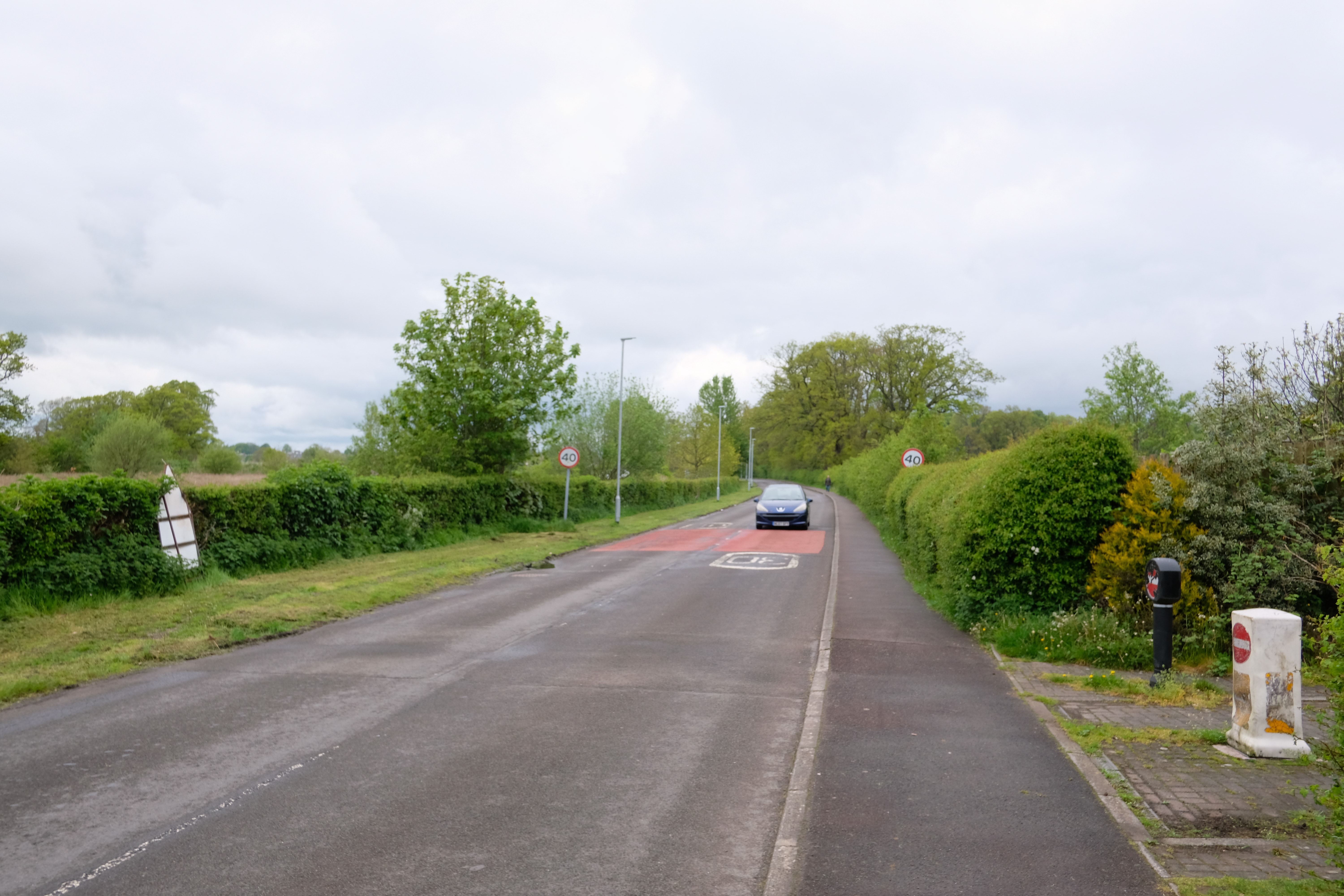 Kingholm Road, showing the 40 mph limit and no space allocated to cycling, although there would be room on the grass verge