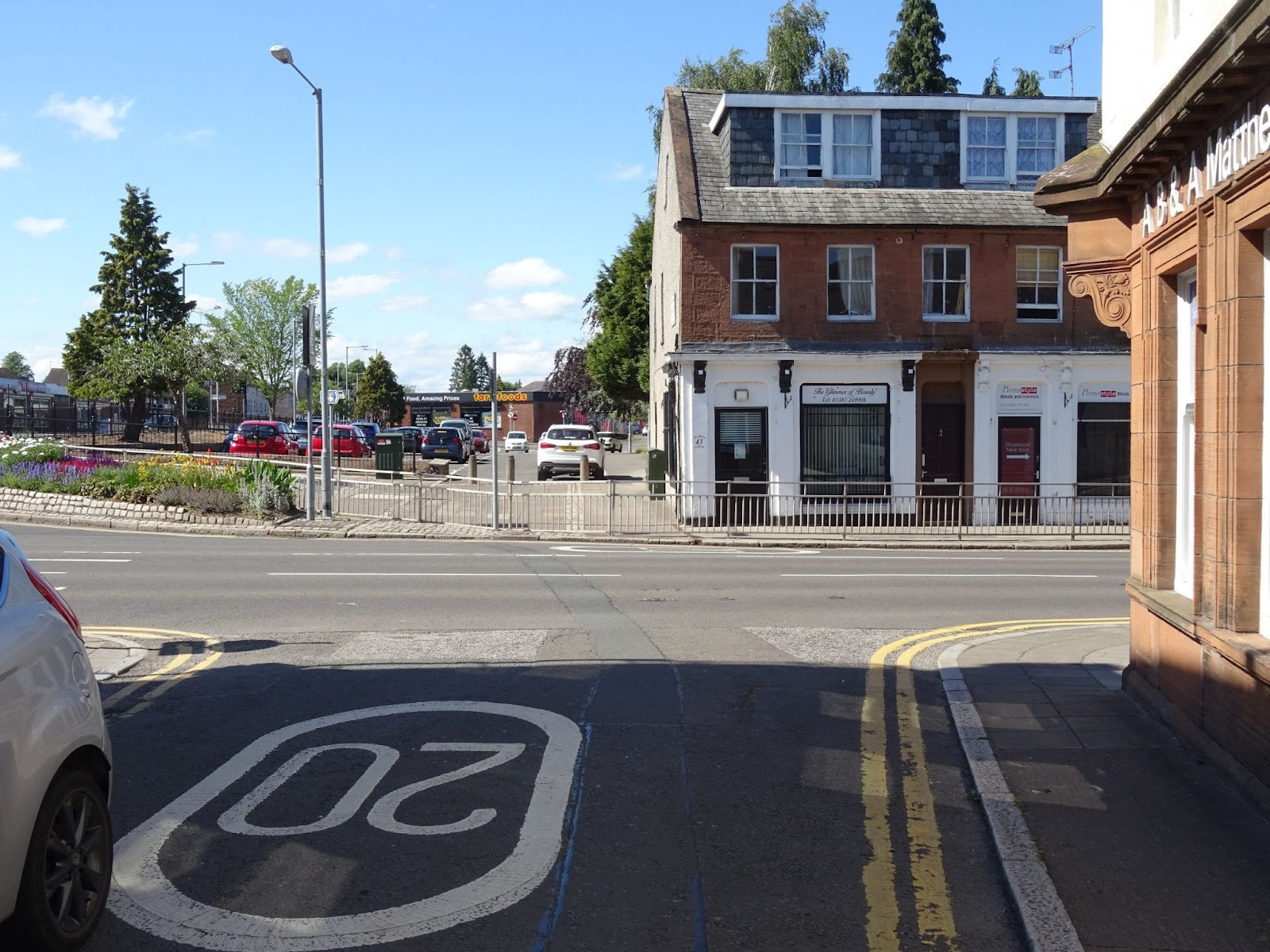 Looking the other direction towards College Street beyond the pedestrian guard rails